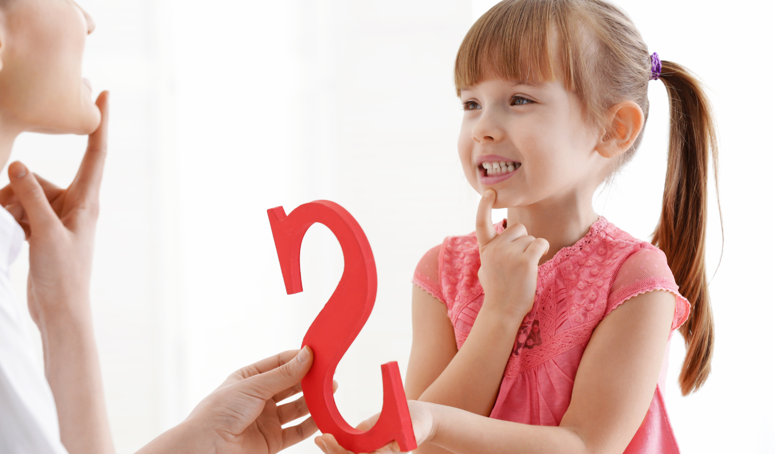 Niña en el logopeda Granada